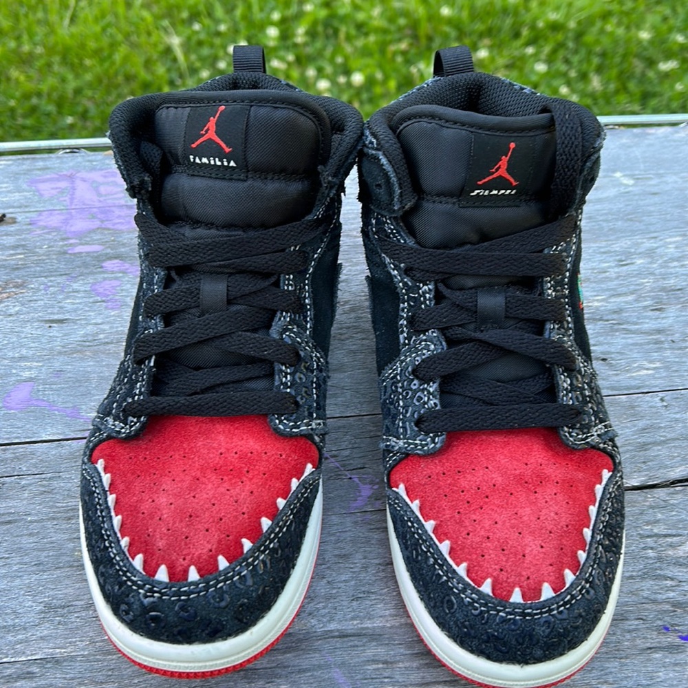 NIKE AIR JORDAN 1 MID SE PS KIDS,SIZE 3Y,black,red,SIEMPRE FAMILIA DN5122-001